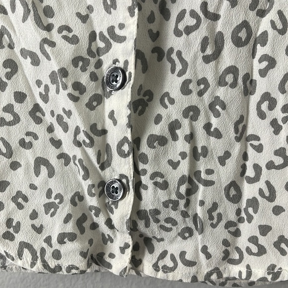 Abercrombie & Fitch White Snow Leopard Cropped Shirt - Picture 6 of 9